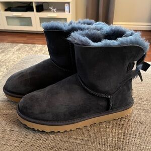 Womens UGG Navy Blue Bailey Bow Boots Sz 8